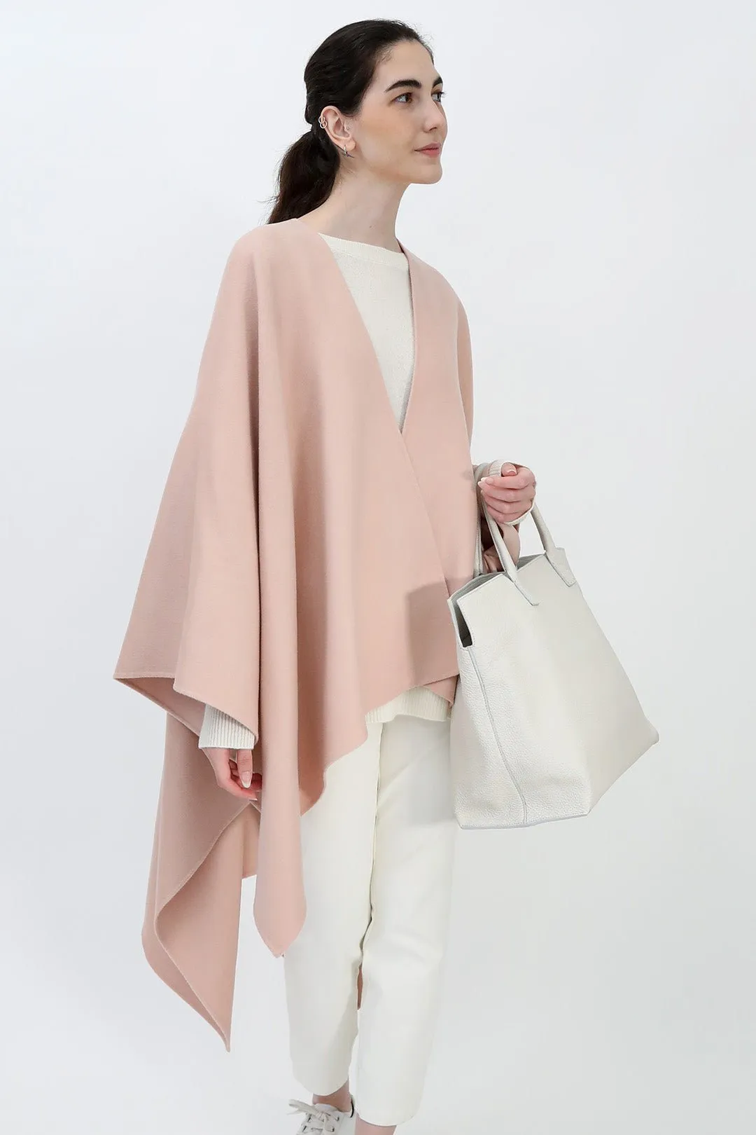 ALPINE CAPE IN PURE CASHMERE