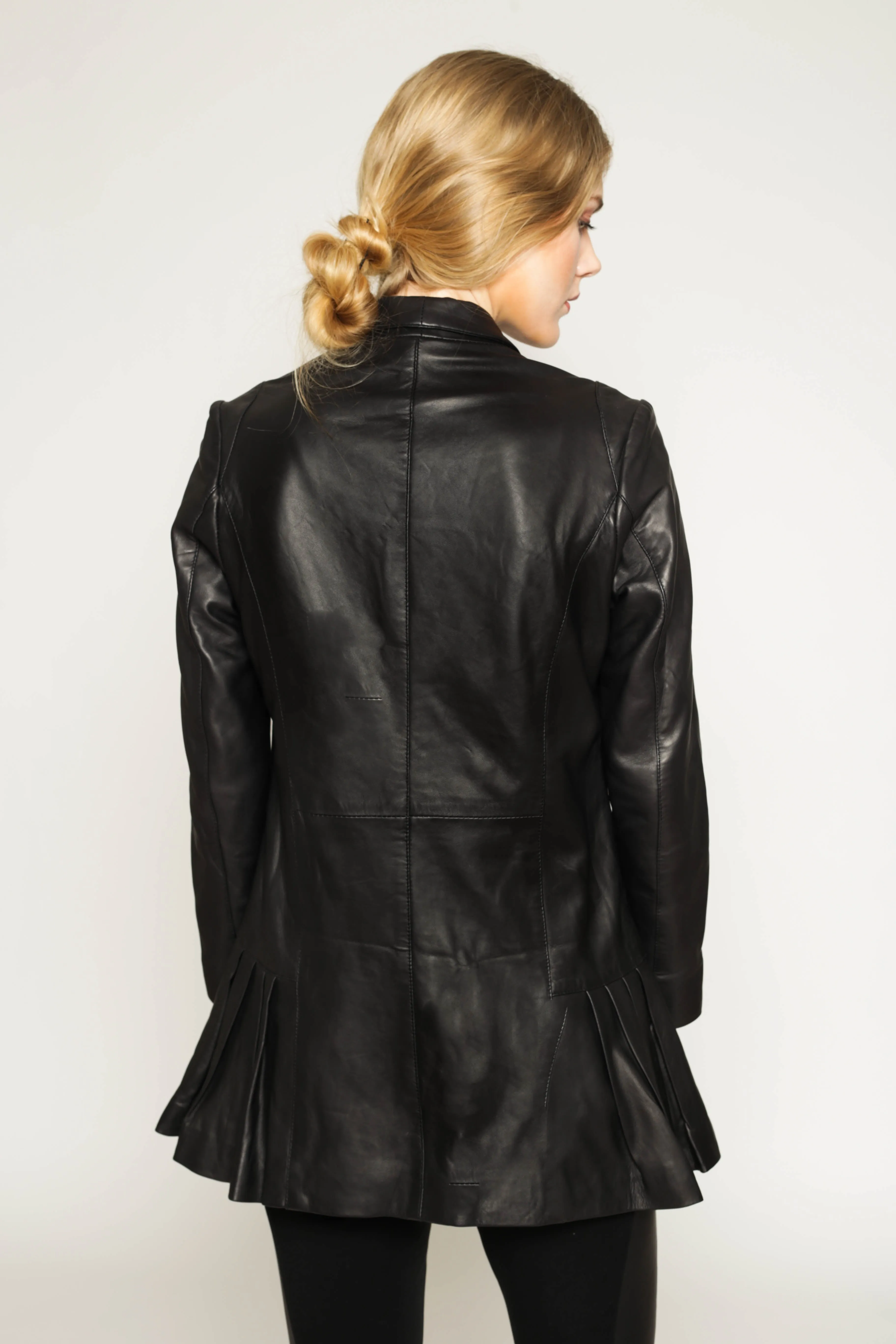 Butter leather long jacket with pleats details