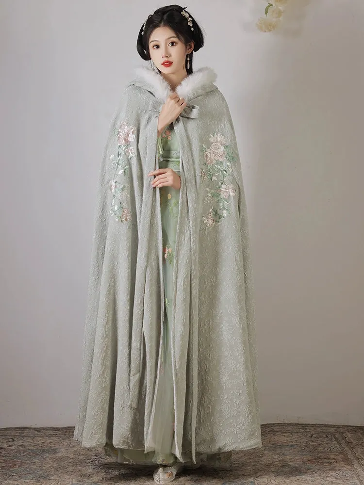 Mao Dou 毛豆 Edamame Embroidered Winter Fur Doupeng Cloak