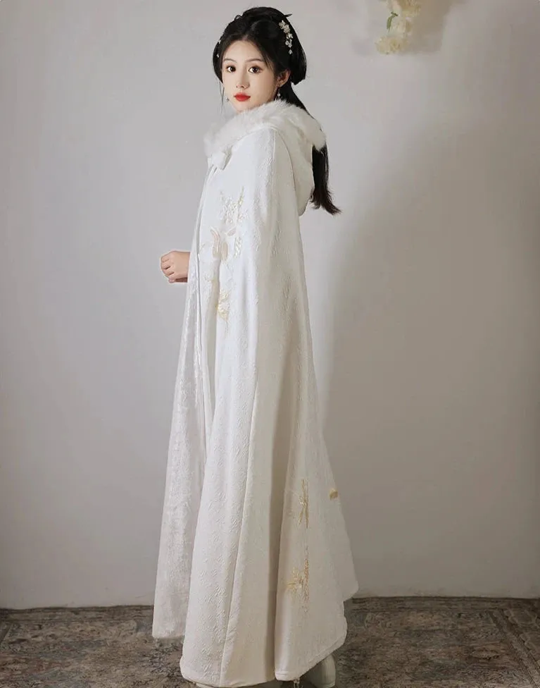 Mao Dou 毛豆 Edamame Embroidered Winter Fur Doupeng Cloak